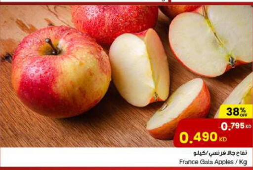  Apples  in The Sultan Center in Kuwait - Jahra Governorate