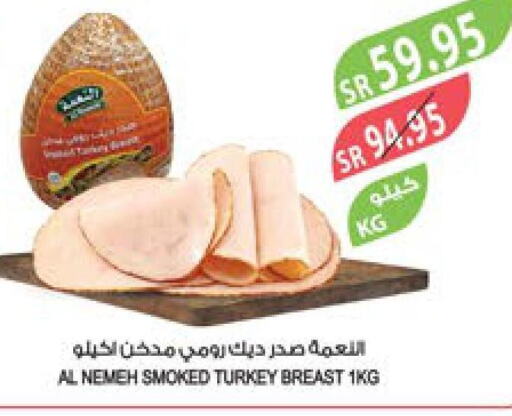  Chicken Breast  in Farm  in KSA, Saudi Arabia, Saudi - Dammam