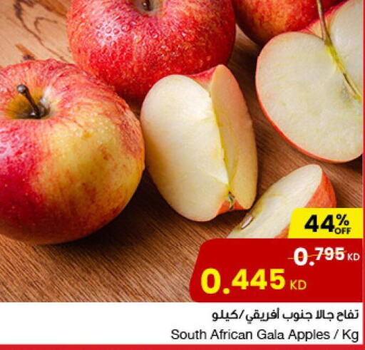  Apples  in The Sultan Center in Kuwait - Jahra Governorate