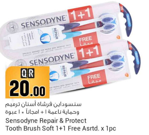 SENSODYNE Toothbrush  in سفاري هايبر ماركت in قطر - أم صلال