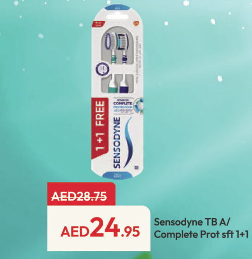 SENSODYNE فرشاة أسنان  in الأسواق هايبرماركت in الإمارات العربية المتحدة , الامارات - رَأْس ٱلْخَيْمَة