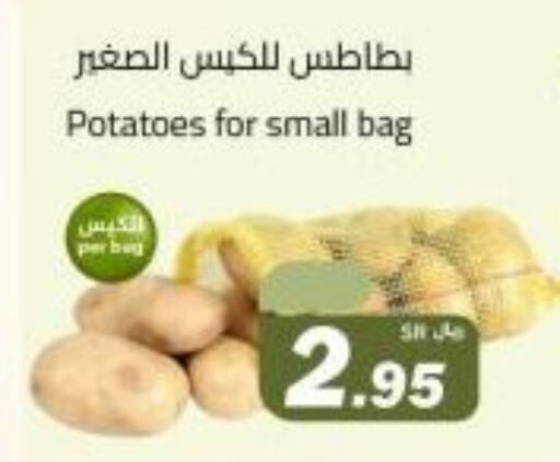 Potato available at Supermarket Stor in KSA, Saudi Arabia, Saudi - Riyadh