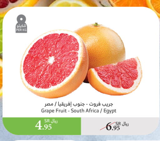 Grapes from South Africa Egypt available at Al Raya in KSA, Saudi Arabia, Saudi - Abha