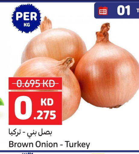 Onion from Turkey available at Carrefour in Kuwait - Kuwait City