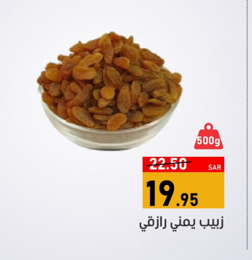 Apple available at Green Apple Market in KSA, Saudi Arabia, Saudi - Al Hasa