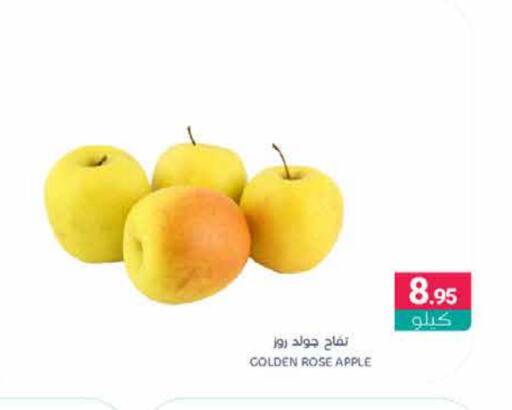 Apples available at Muntazah Markets in KSA, Saudi Arabia, Saudi - Qatif