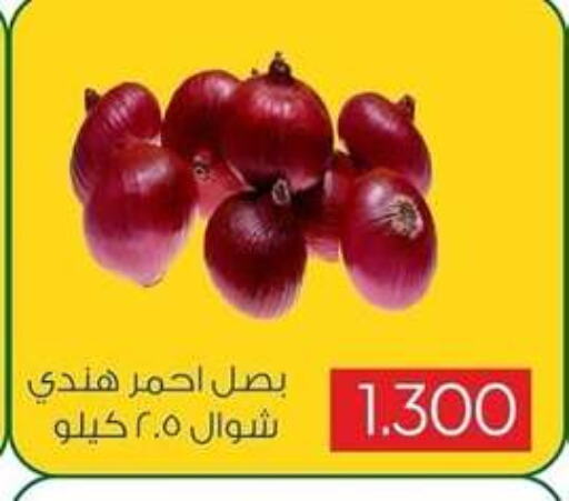 Onion available at Sabah Al Salem Co op in Kuwait - Ahmadi Governorate