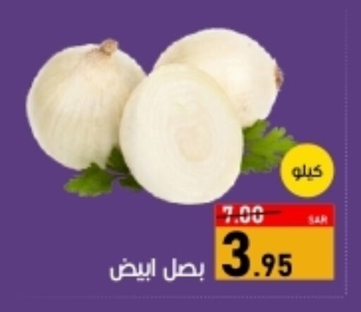 Onion available at Green Apple Market in KSA, Saudi Arabia, Saudi - Al Hasa