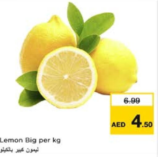 Lemon available at نستو هايبرماركت in الإمارات العربية المتحدة , الامارات - ٱلْعَيْن‎