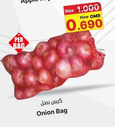 Onion available at Al Muzn Shopping Center in Oman - Muscat