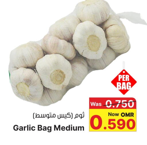 Garlic available at Al Muzn Shopping Center in Oman - Muscat