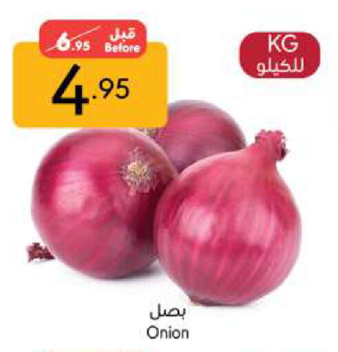 Onion available at Manuel Market in KSA, Saudi Arabia, Saudi - Jeddah