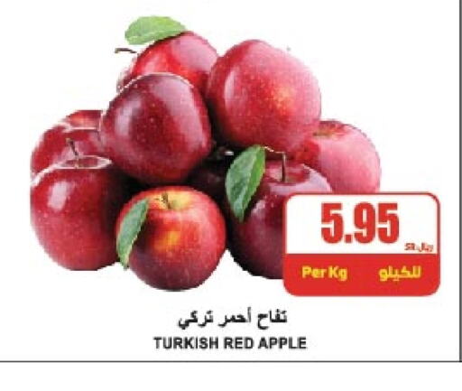 Apples from Turkey available at A Market in KSA, Saudi Arabia, Saudi - Riyadh