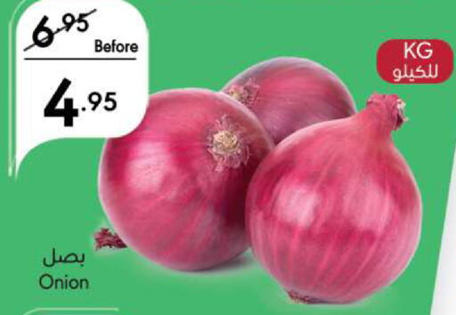 Onion available at Manuel Market in KSA, Saudi Arabia, Saudi - Jeddah