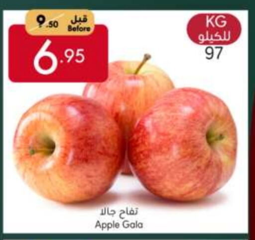 Apples available at Manuel Market in KSA, Saudi Arabia, Saudi - Jeddah