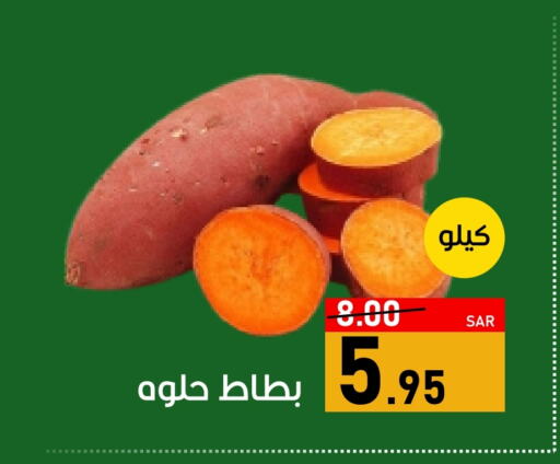 Apple available at Green Apple Market in KSA, Saudi Arabia, Saudi - Al Hasa