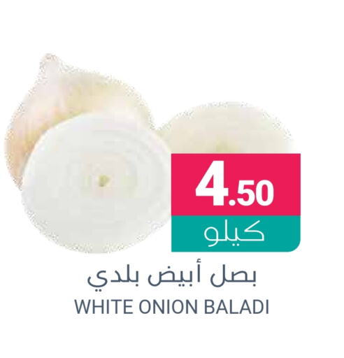 Onion available at Muntazah Markets in KSA, Saudi Arabia, Saudi - Dammam