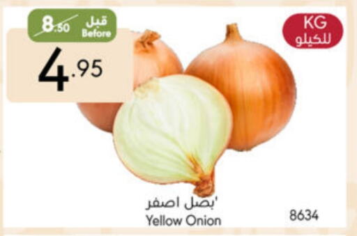 Onion available at Manuel Market in KSA, Saudi Arabia, Saudi - Jeddah