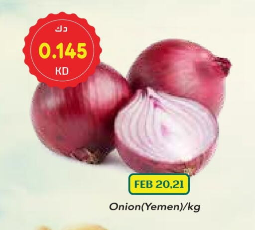 بصل from Yemen available at جراند هايبر in الكويت - محافظة الأحمدي