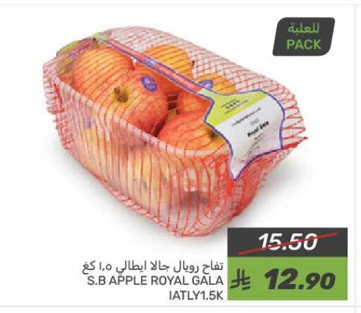 Apples available at Mazaya in KSA, Saudi Arabia, Saudi - Qatif