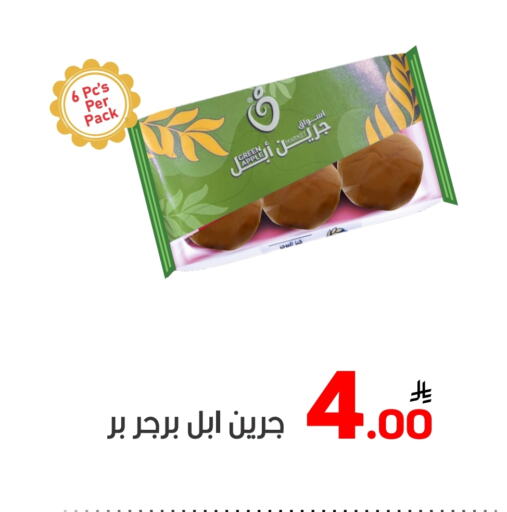 Apple available at Green Apple Market in KSA, Saudi Arabia, Saudi - Al Hasa