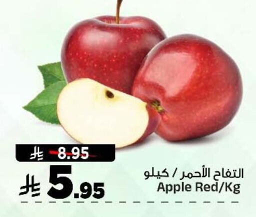 Apples available at Al Madina Hypermarket in KSA, Saudi Arabia, Saudi - Riyadh