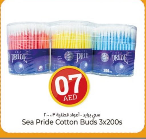 عيدان ولفائف قطن available at كنز هايبرماركت in الإمارات العربية المتحدة , الامارات - الشارقة / عجمان