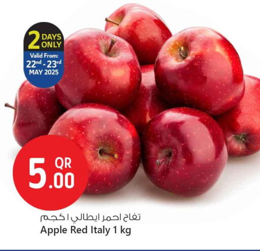 Apples from Italy available at Safari Hypermarket in Qatar - Al Khor