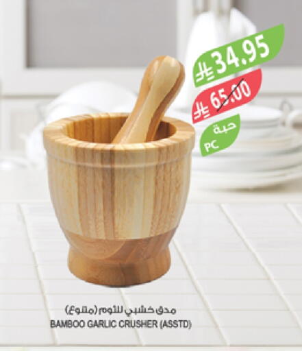 Garlic available at Farm  in KSA, Saudi Arabia, Saudi - Qatif