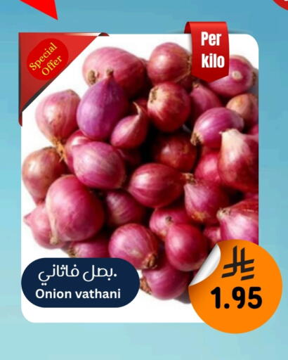 Onion available at Surat Jeddah Markets in KSA, Saudi Arabia, Saudi - Jeddah