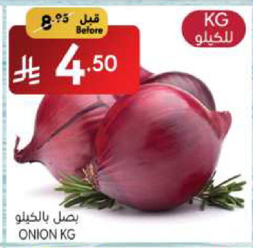 Onion available at Manuel Market in KSA, Saudi Arabia, Saudi - Riyadh