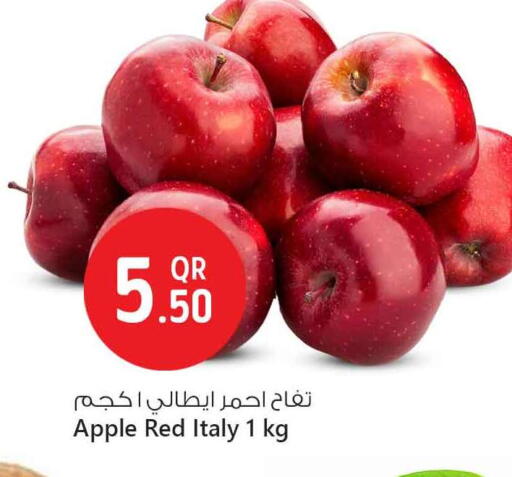 Apple from Italy available at Safari Hypermarket in Qatar - Al Wakra