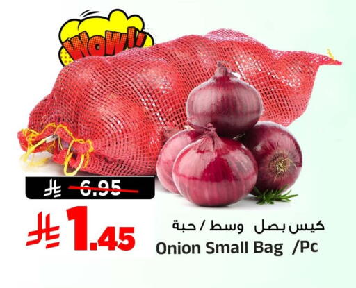 Onion available at Al Madina Hypermarket in KSA, Saudi Arabia, Saudi - Riyadh