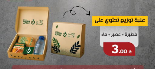 Apple available at Green Apple Market in KSA, Saudi Arabia, Saudi - Al Hasa