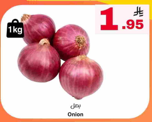 Onion available at Surat Jeddah Markets in KSA, Saudi Arabia, Saudi - Jeddah