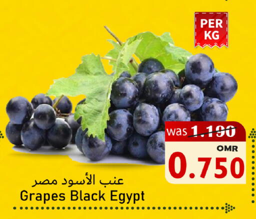 Grapes from Egypt available at Al Qoot Hypermarket in Oman - Muscat