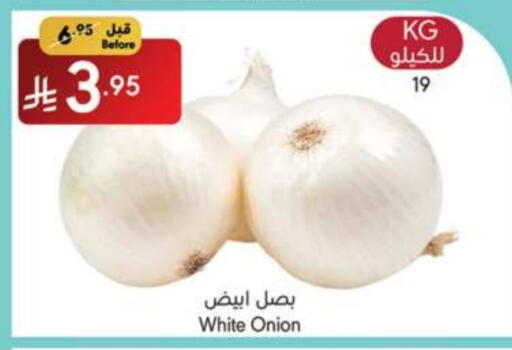 White Onion available at Manuel Market in KSA, Saudi Arabia, Saudi - Jeddah