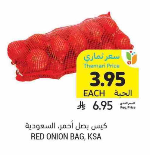 Onion available at Tamimi Market in KSA, Saudi Arabia, Saudi - Khafji