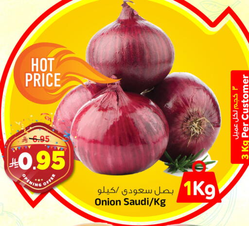 بصل from Saudi Arabia available at المدينة هايبرماركت in مملكة العربية السعودية, السعودية, سعودية - الرياض
