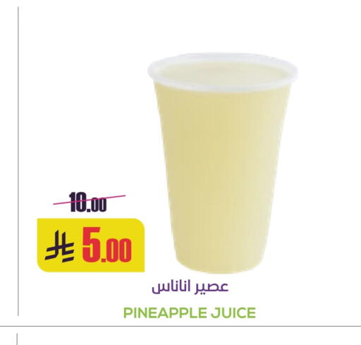 Pineapple available at Sapt in KSA, Saudi Arabia, Saudi - Buraidah