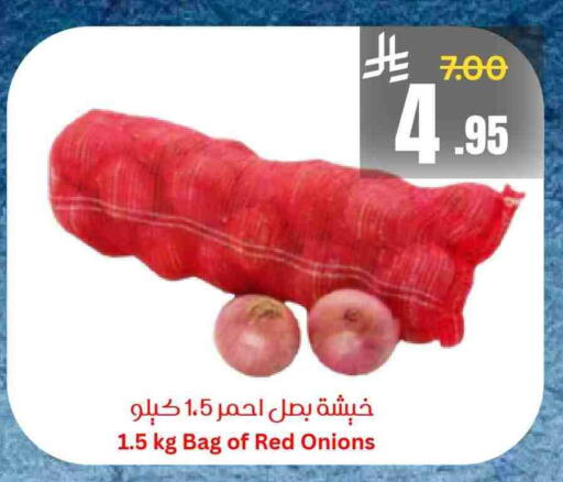 Onion available at Economic World in KSA, Saudi Arabia, Saudi - Jeddah