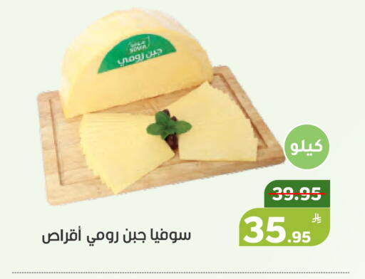 Apple available at Green Apple Market in KSA, Saudi Arabia, Saudi - Al Hasa