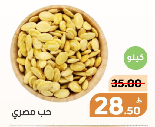 Apple available at Green Apple Market in KSA, Saudi Arabia, Saudi - Al Hasa