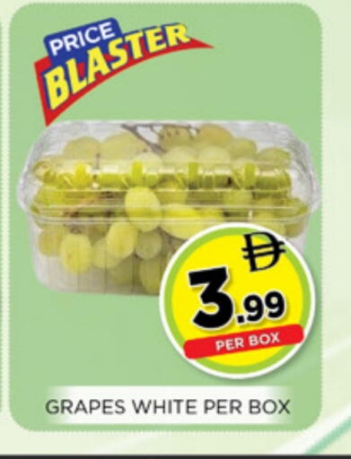 Grapes available at Ainas Al madina hypermarket in UAE - Sharjah / Ajman
