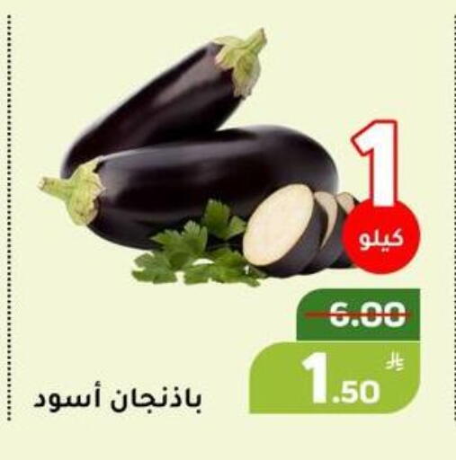 Apple available at Green Apple Market in KSA, Saudi Arabia, Saudi - Al Hasa