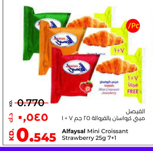 Strawberry available at لولو هايبر ماركت in الكويت - محافظة الجهراء