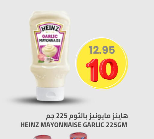 Garlic available at Astra Markets in KSA, Saudi Arabia, Saudi - Tabuk