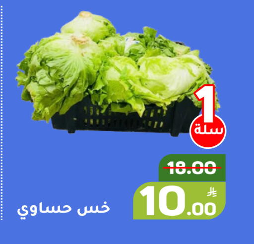 Apple available at Green Apple Market in KSA, Saudi Arabia, Saudi - Al Hasa