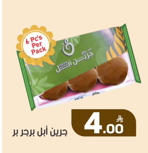 Apple available at Green Apple Market in KSA, Saudi Arabia, Saudi - Al Hasa