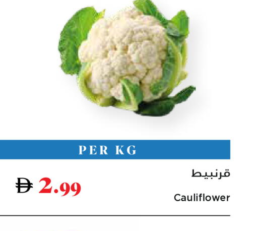 Cauliflower available at تروليز سوبرماركت in الإمارات العربية المتحدة , الامارات - دبي